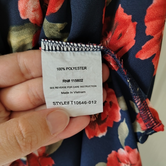 *5 for $25* Lush Women's Medium Blue w/ Red Rose Pattern Spaghetti Strap Tank - Picture 7 of 8